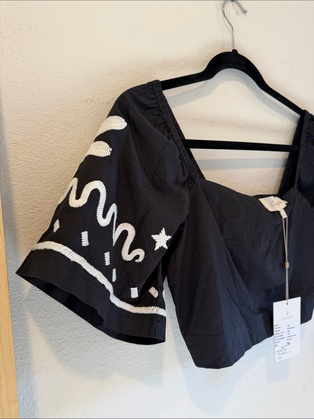 Cleobella Black Puff Sleeve Embroidered Crop Top - Picture 2 of 10